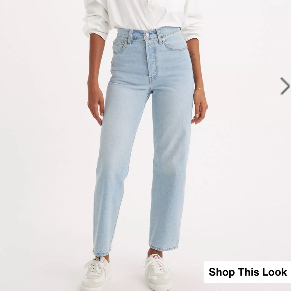 Levi’s Ribcage Straight Ankle Jeans in light wash size 28